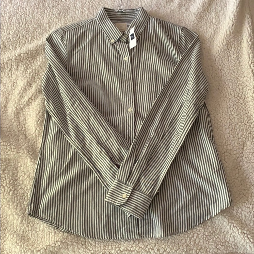 Gap BRAND NEW Button Down Long sleeve striped top